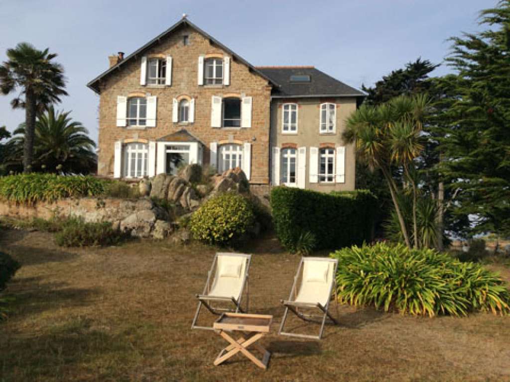 Zoomer sur l'image : 1--House-from-the-Garden.jpg